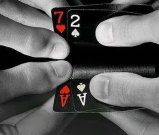 “德州扑克高手竞技场：智慧与策略的对决”