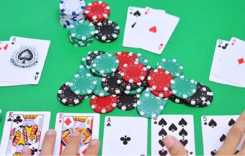 “德州扑克高手策略：如何巧妙击败对手”