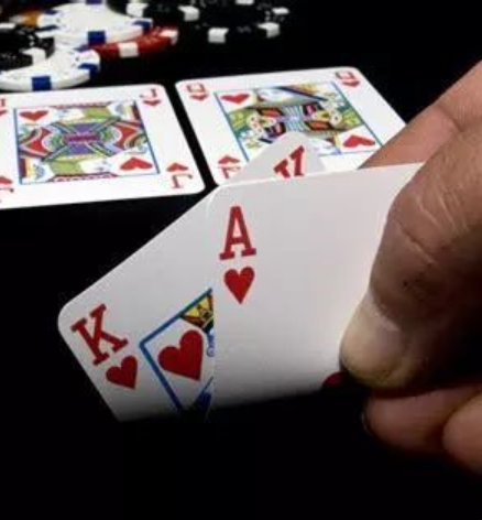 “德州扑克：如何用弱牌进行有效防守”